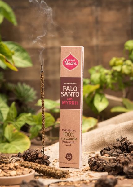 naturliga rökelsepinnar med palo santo och myrra